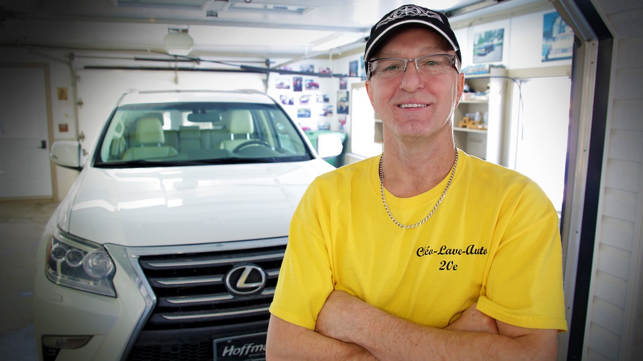 Cléo-Sylvain Fortin, copropriétaire de « Cléo-Lave-Auto » à Saint-Évariste.