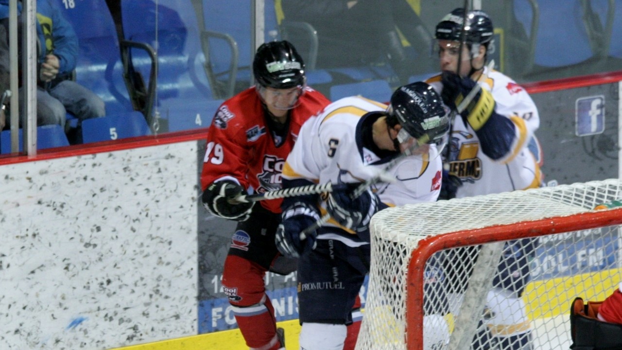 Thetford Mines jubile en signant une 2e victoire en 6 matchs contre le Cool FM cette saison