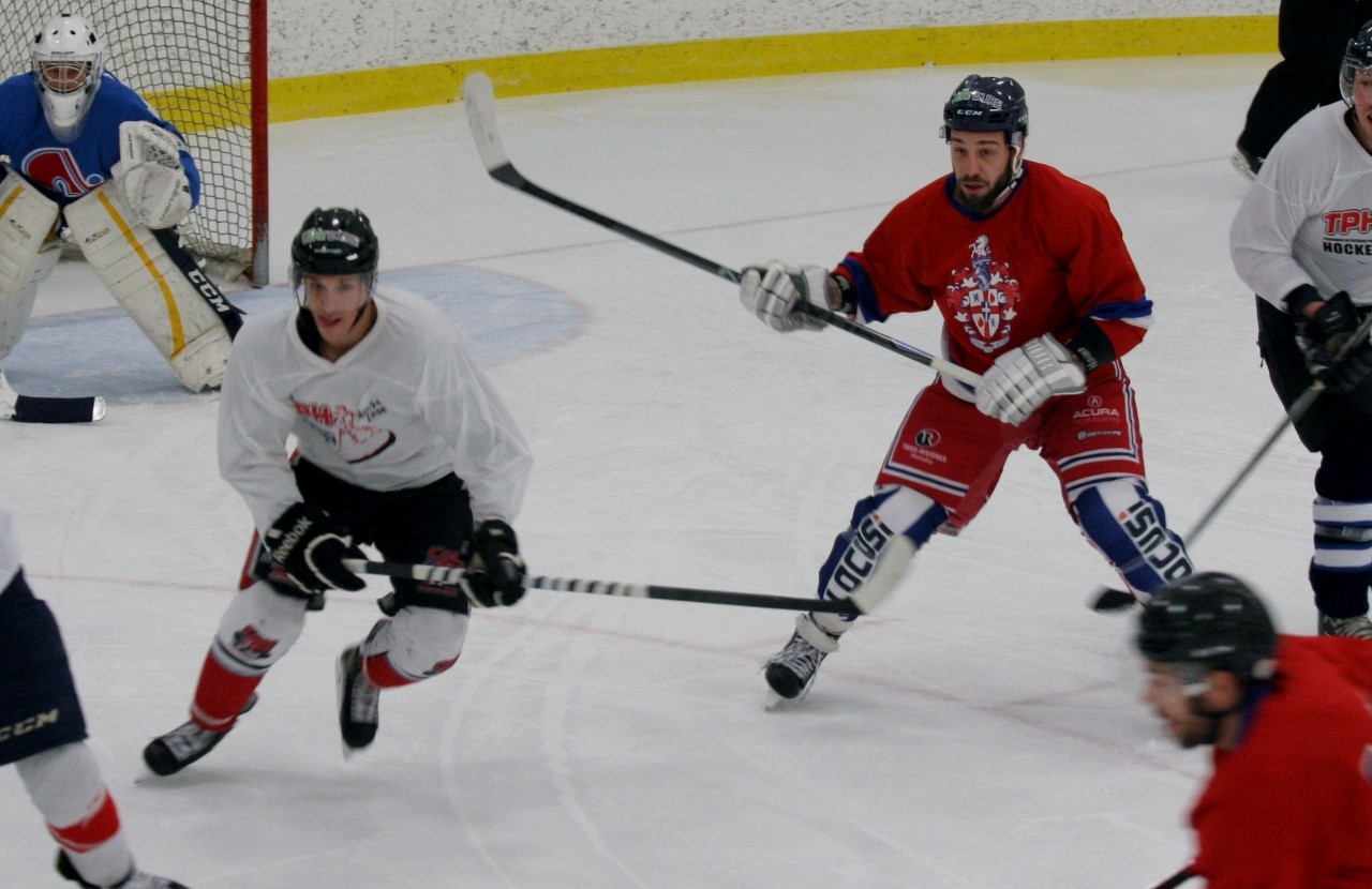 Deux joueurs de la LNAH, Mikaël Bédard (à gauche) et Hubert Poulin (à droite)