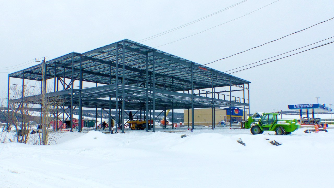 La chaîne associée à « Sleep Country » s’installera dans l’édifice qui est présentement en construction près du Maxi, face au Carrefour Saint-Georges.