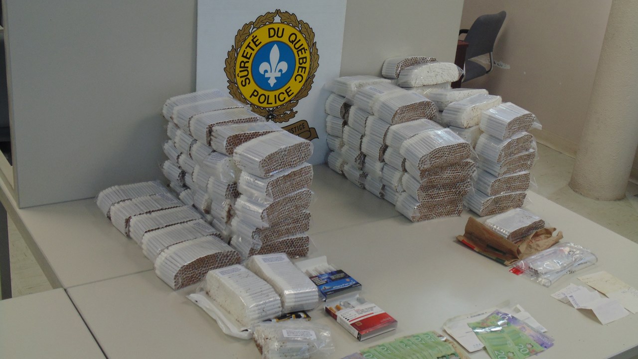 Près de 17 000 cigarettes ont été saisies lors de la perquisition de ce matin.