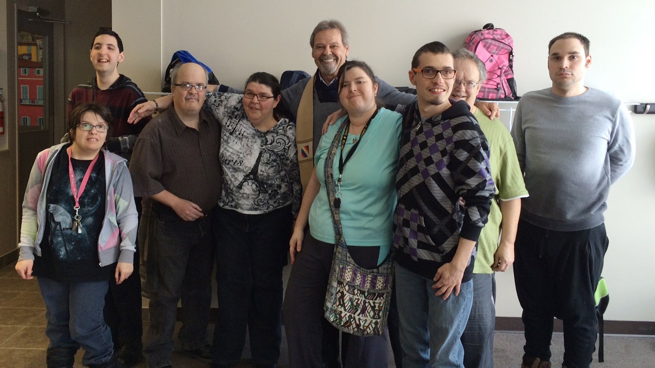 André Spénard rend visite à l’Association des personnes handicapées de la Chaudière
