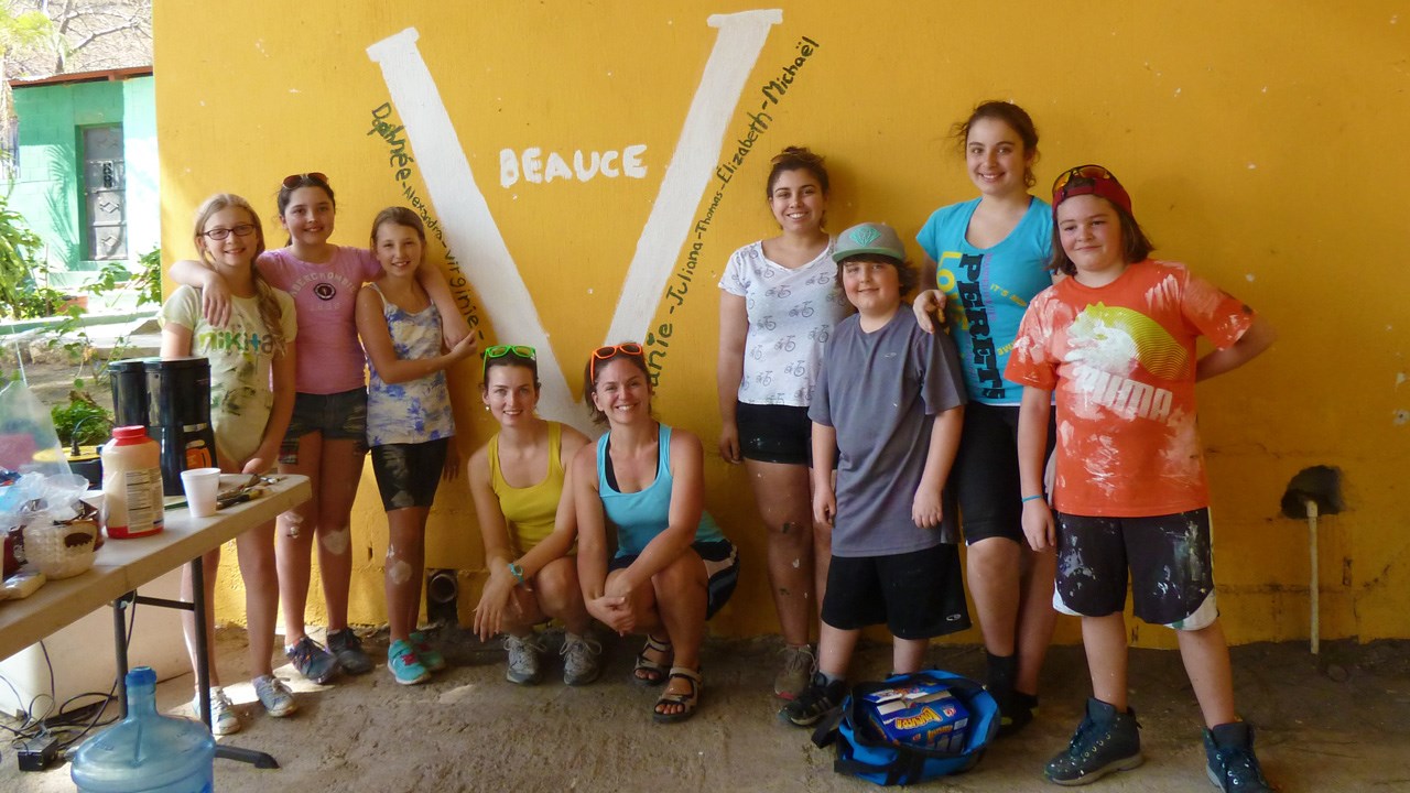 Le groupe de jeunes beaucerons a contribué à peinturer une école lors de son passage dans ce pays d'Amérique centrale.