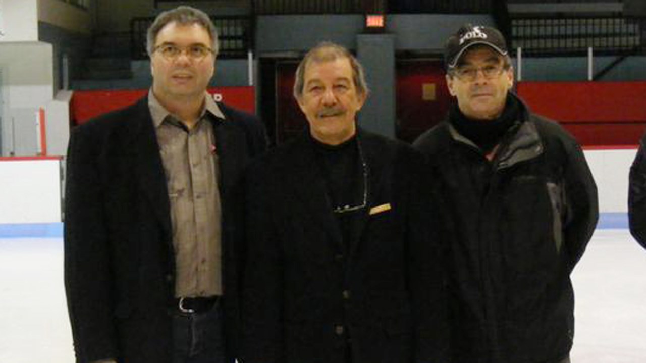 Photo du bénévole de l’année, de gauche à droite; la président Patrice Morin, le trésorier, Christian Bergeron, le bénévole de l’année M. Francis Poulin.