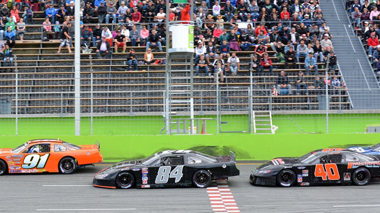 Le 16 mai prochain, lors du lancement de sa saison 2015 de l’Autodrome Chaudière, la série « Pass North » dirigée par Tom Mayberry effectuera une entrée en piste au Québec.
