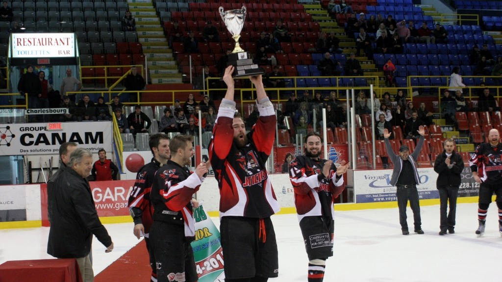 Les Justiciers de Saint-Joseph sont champions de la LHBBF!