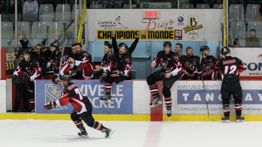 Les Justiciers de Saint-Joseph sont champions de la LHBBF!