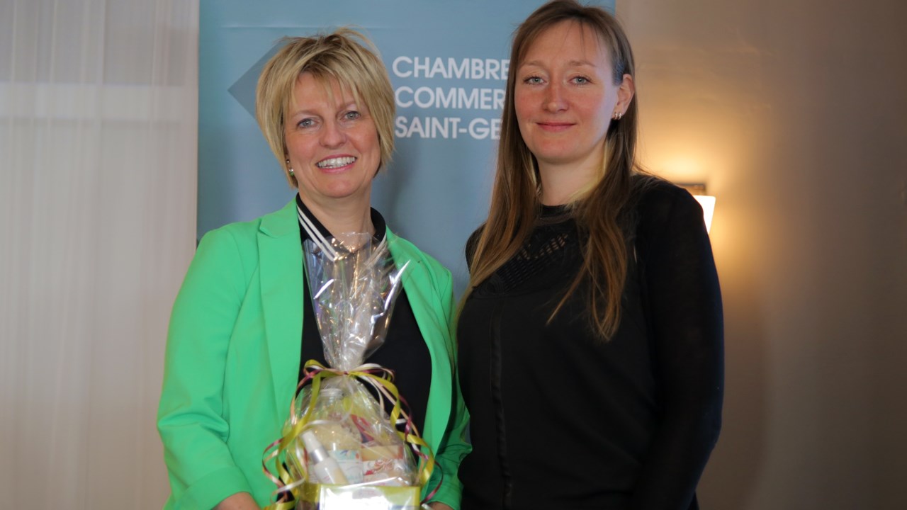 Édith Vignola, présidente de « Midi 14 », en compagnie de Bianka Champagne lors du déjeuner META de la chambre de commerce de Saint-Georges.