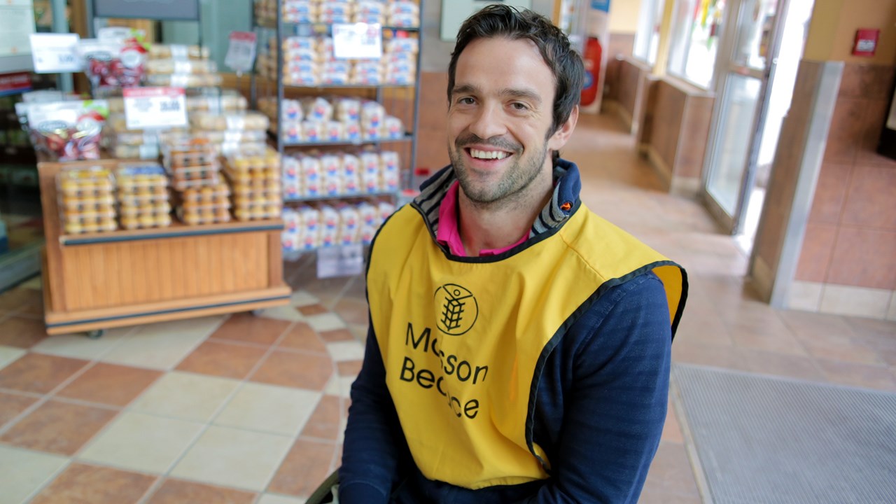 Dans le cadre de cette collecte de denrées qui se tient tous les ans, l’athlète paralympique Jean-Philippe Maranda s’est associé à la cause.
