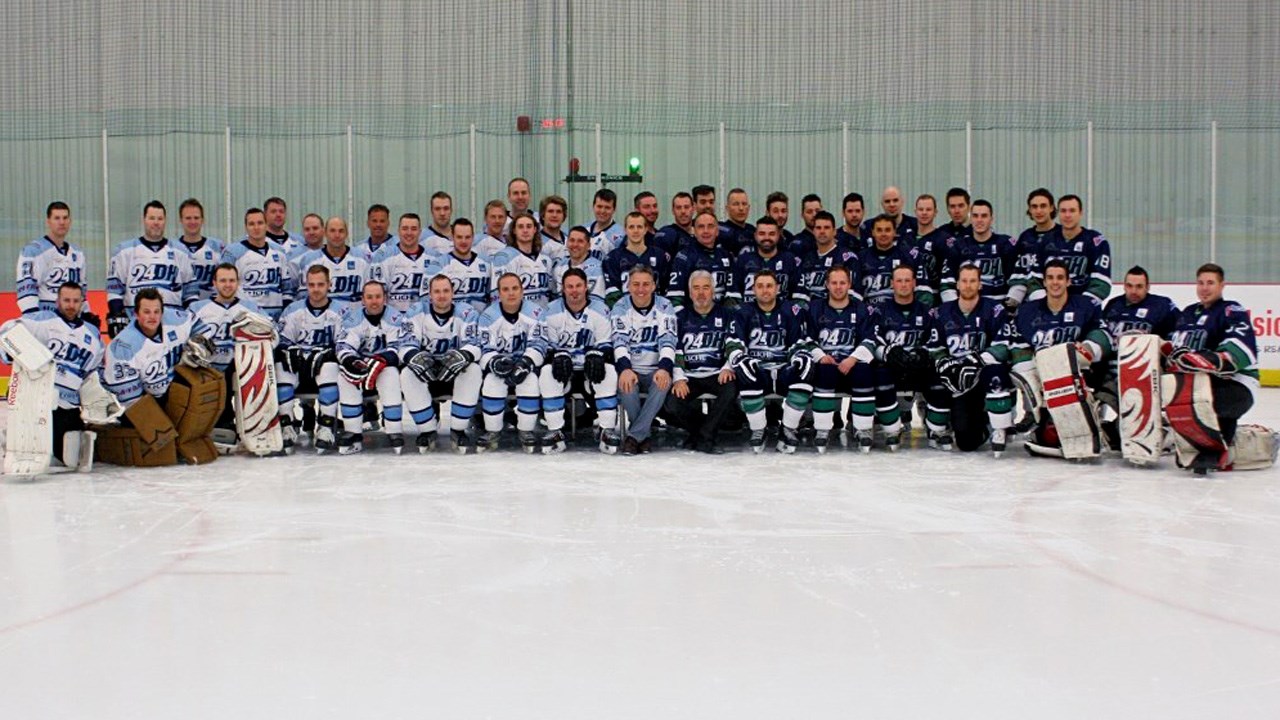 Les 25 et 26 avril dernier, ce sont 50 joueurs qui se sont affrontés à relais dans un match de hockey amical pendant 24 heures d’affilée.