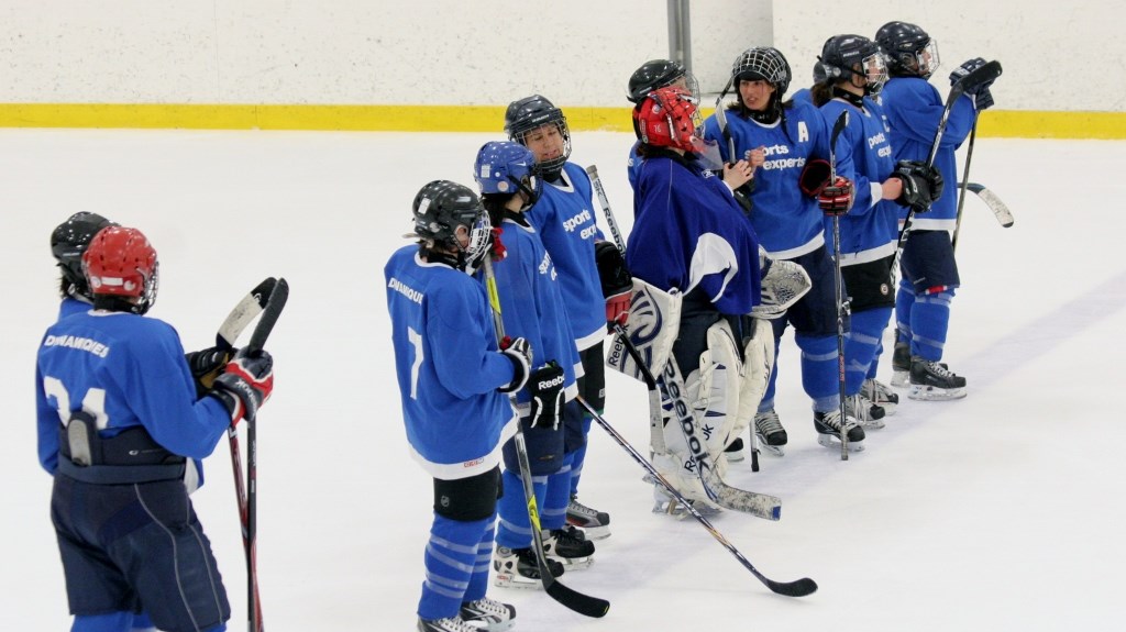 Plus de 500 joueuses de hockey pour le Tournoi de hockey féminin de Saint-Georges Desjardins