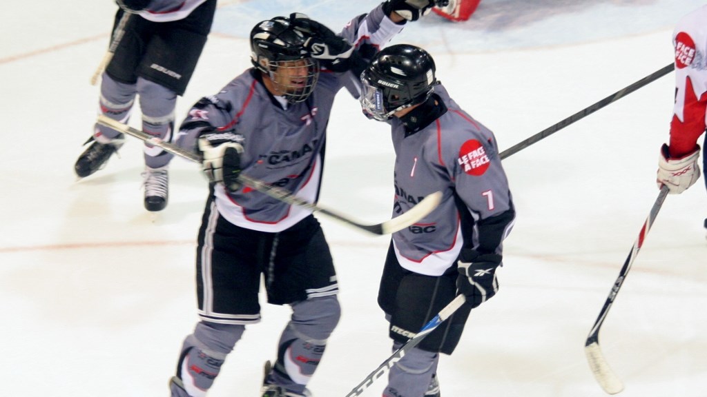 Marc Dutil (#7) a marqué le premier but des entrepreneurs.