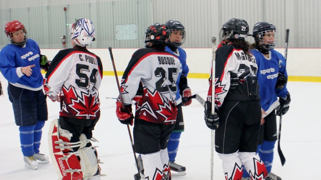 Le Tournoi de hockey féminin Desjardins couronne ses gagnantes