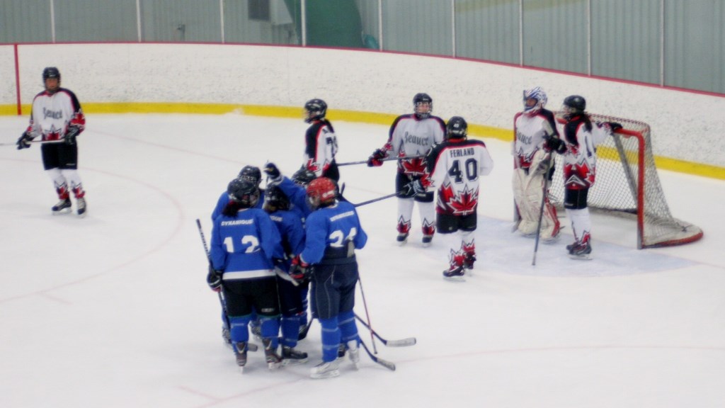 Le Tournoi de hockey féminin Desjardins couronne ses gagnantes