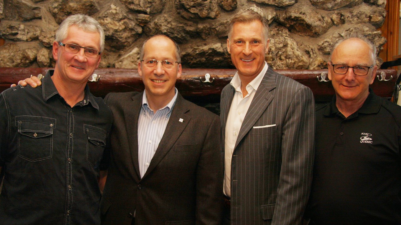 De Gauche à Droite: Jacques Roy, Président de l'Association des Clubs de Motoneige de la Chaudière-Appalaches; Richard Moreau, directeur général de Tourisme Chaudière-Appalaches; Maxime Bernier, député de Beauce, ministre d'État, Petite Entreprise, Tourisme et Agriculture; ainsi que Marc-André Poulin, vice-président de la Fédération des Clubs de Motoneige et Administrateur de la région Chaudière-Appalaches.