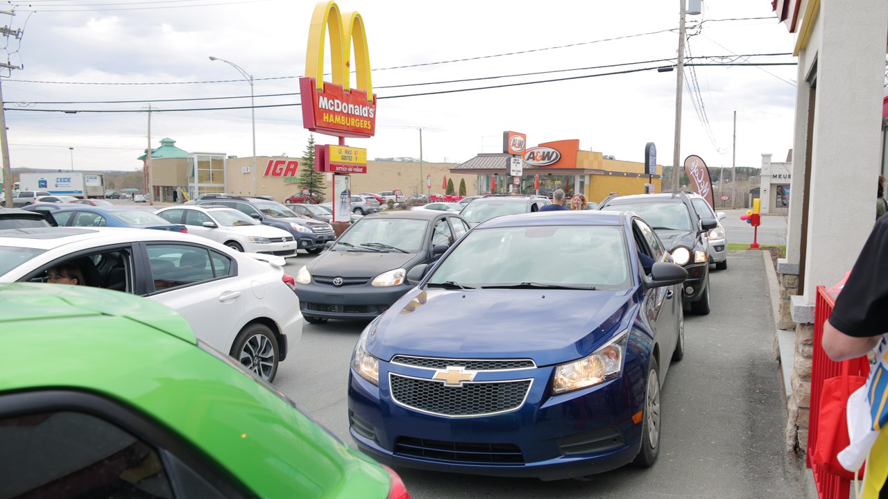 L'événement a connu un bon succès. À certains moments, la circulation refoulait sur le boulevard Lacroix.