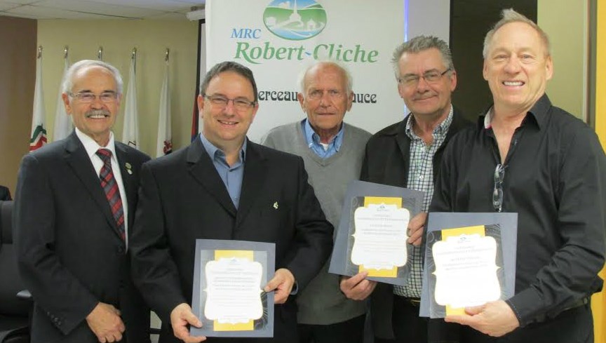 Jean-Rock Veilleux, Stéphane Vachon, Michel Cliche, Claude Morin et Richard Drouin.