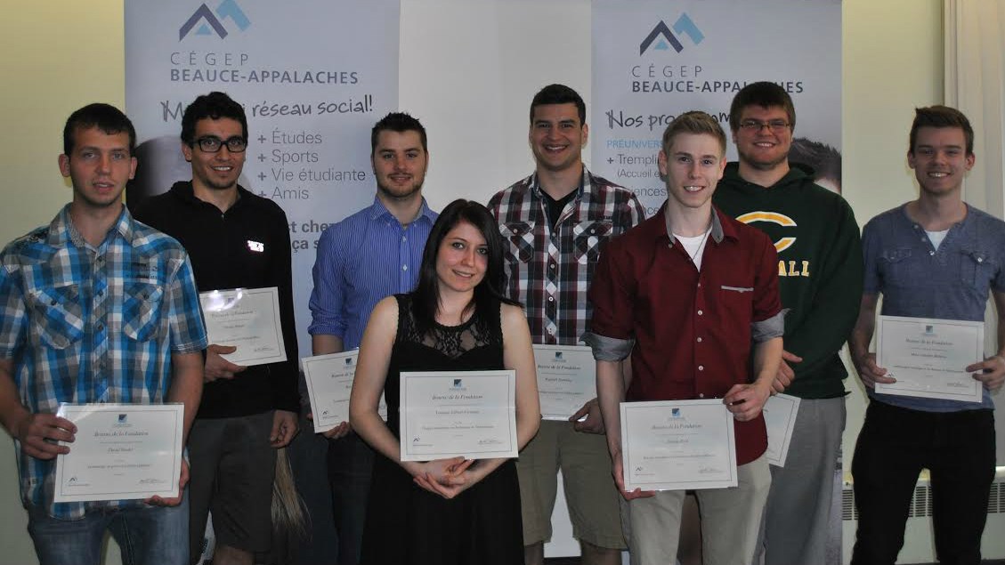 26 étudiants du Cégep Beauce-Appalaches se partagent une somme de 6 000 $ offerte par Hydro-Québec