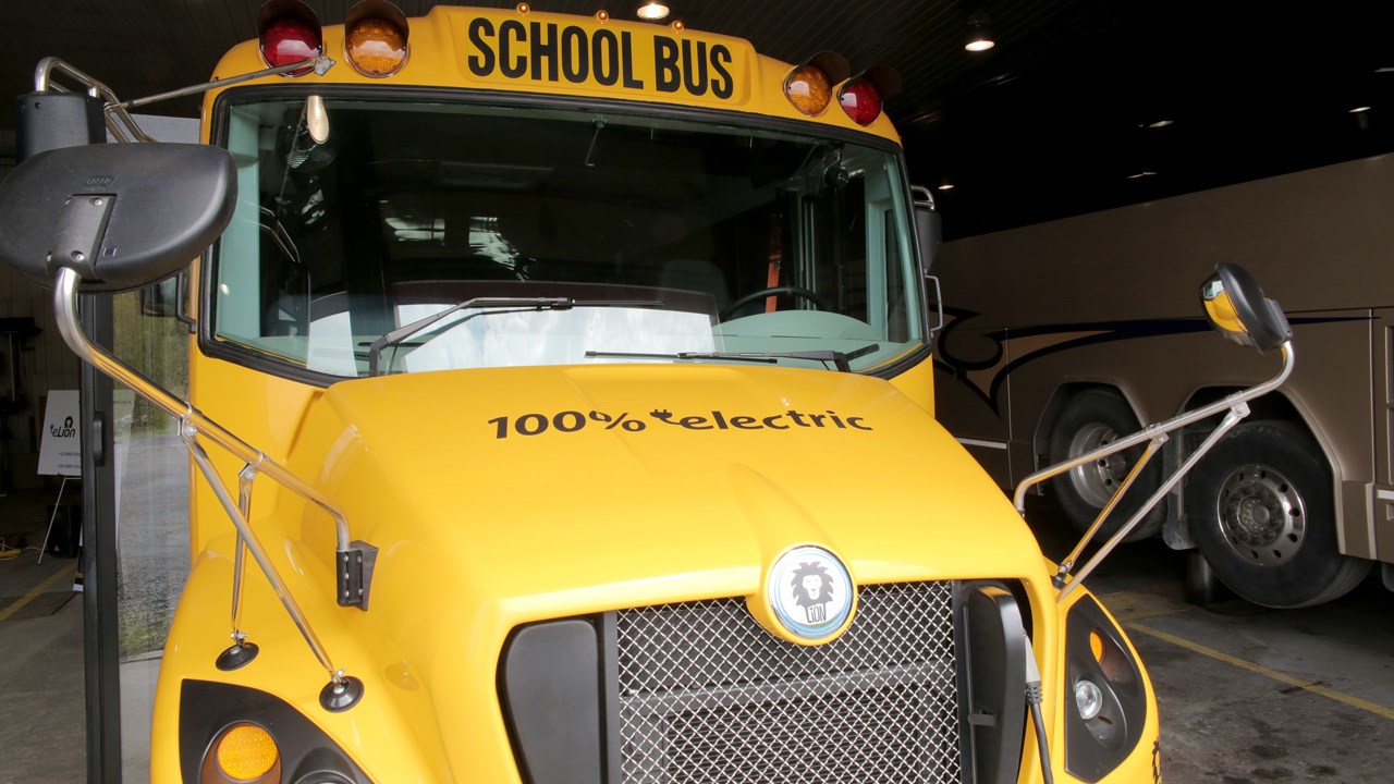 Autobus Breton acquiert les deux premiers autobus scolaires 100 % électriques en Amérique du Nord.