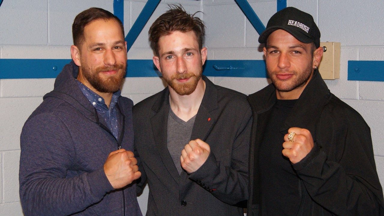 L'entraîneur Maxime Simard avec les boxeurs professionnels Kimmy St-Pierre et Sébastien Bouchard