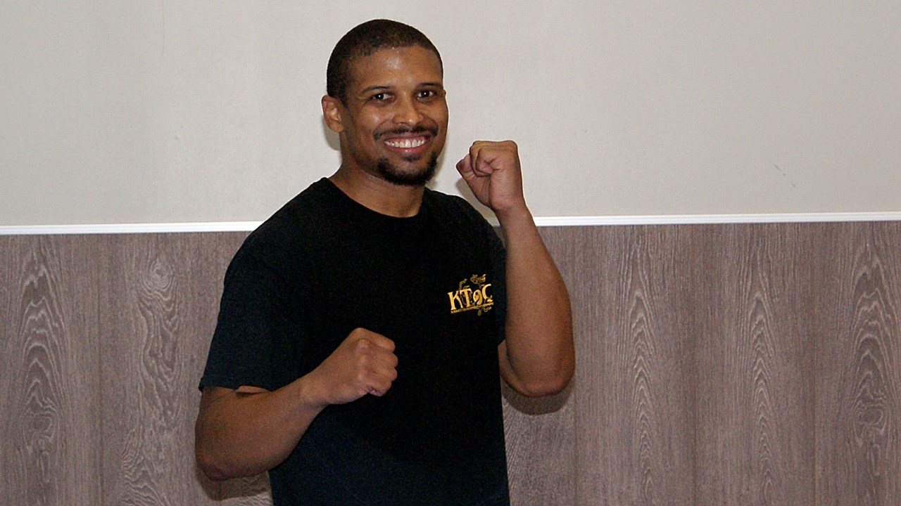 Le multiple champion du monde de karaté, Jason Tankson Bourelly