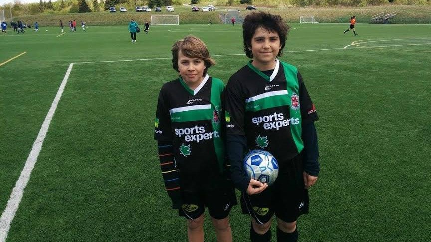 Yan-Luca Balmer et Jeffrey Gauthier du U13 masculin.