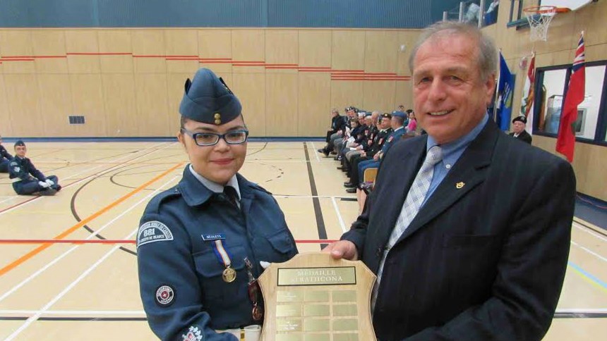 L’Adjudant 2e classe Mariane Désilets reçoit la médaille Strathcona