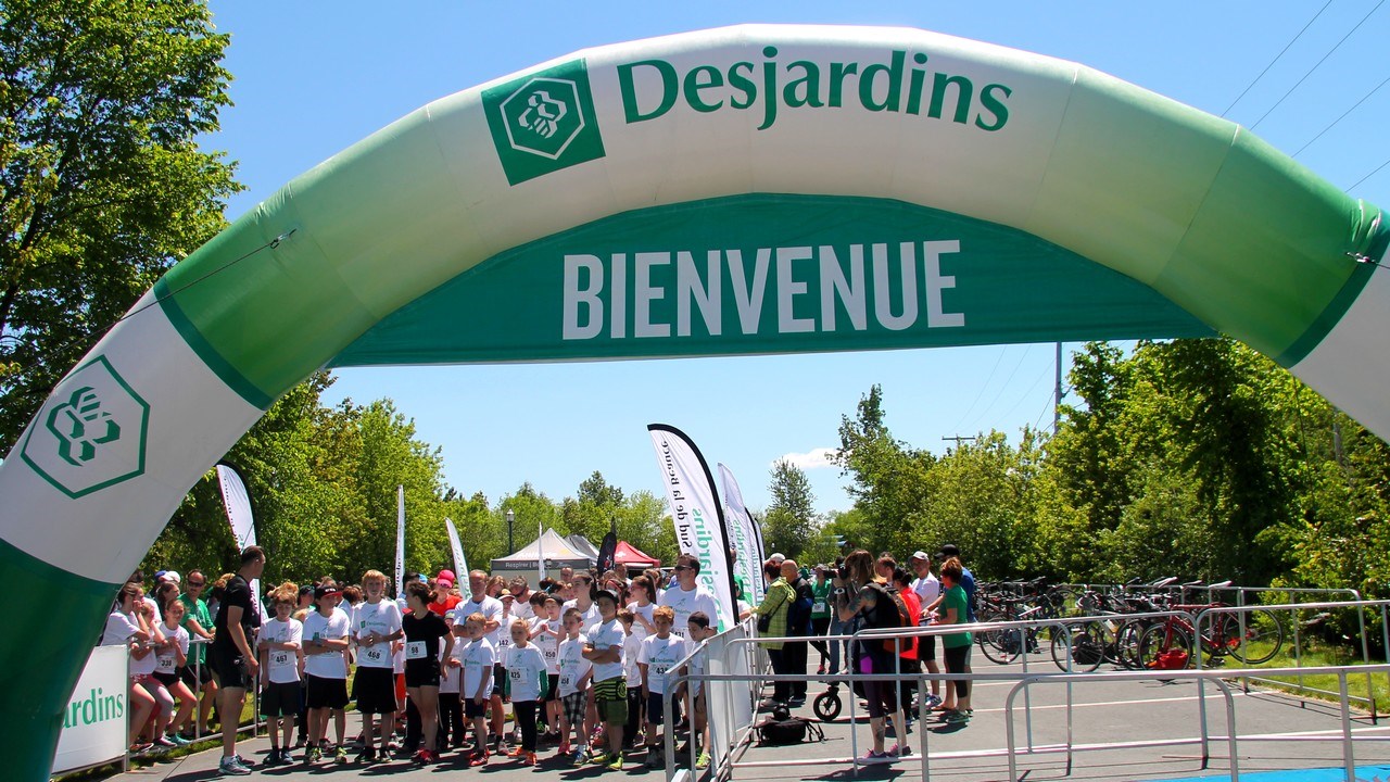 Le Défi Desjardins proposaient différentes épreuves : duathlon, course et marche. Une course de deux kilomètres pour les enfants a également eu lieu.