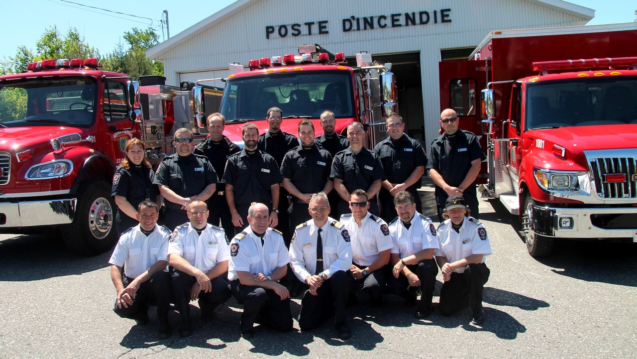Les pompiers de Saint-Benoit était fier de présenter leur nouveau camion ce samedi 6 juin. La nouvelle acquisition vient remplacer l'ancien camion d'unité d'urgence.