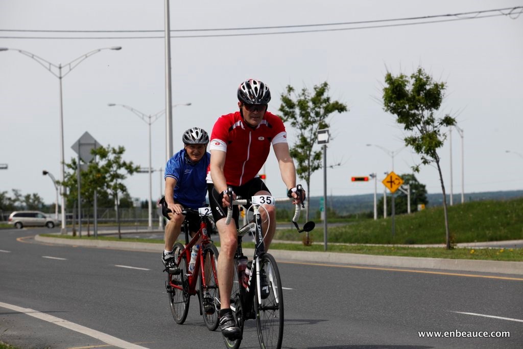 Alexandre Mathieu remporte le GranFondo Colnago 2015 sous un ciel idéal
