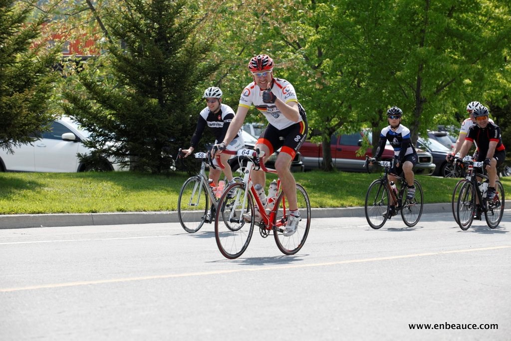 Alexandre Mathieu remporte le GranFondo Colnago 2015 sous un ciel idéal