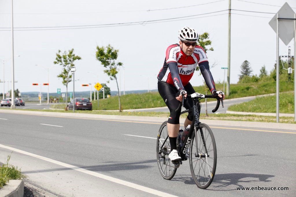Alexandre Mathieu remporte le GranFondo Colnago 2015 sous un ciel idéal