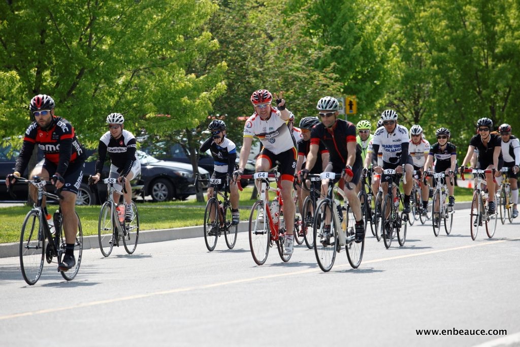 Alexandre Mathieu remporte le GranFondo Colnago 2015 sous un ciel idéal