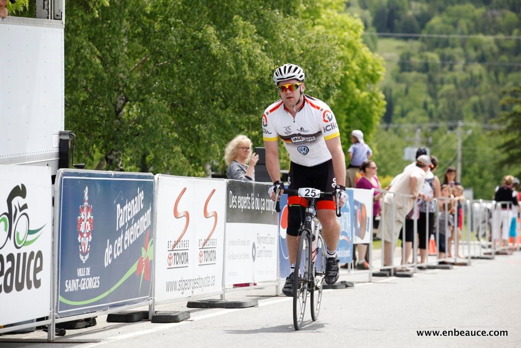 Alexandre Mathieu remporte le GranFondo Colnago 2015 sous un ciel idéal