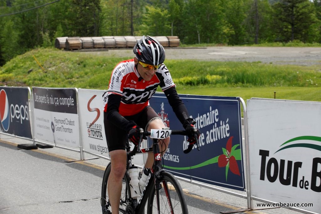 Alexandre Mathieu remporte le GranFondo Colnago 2015 sous un ciel idéal