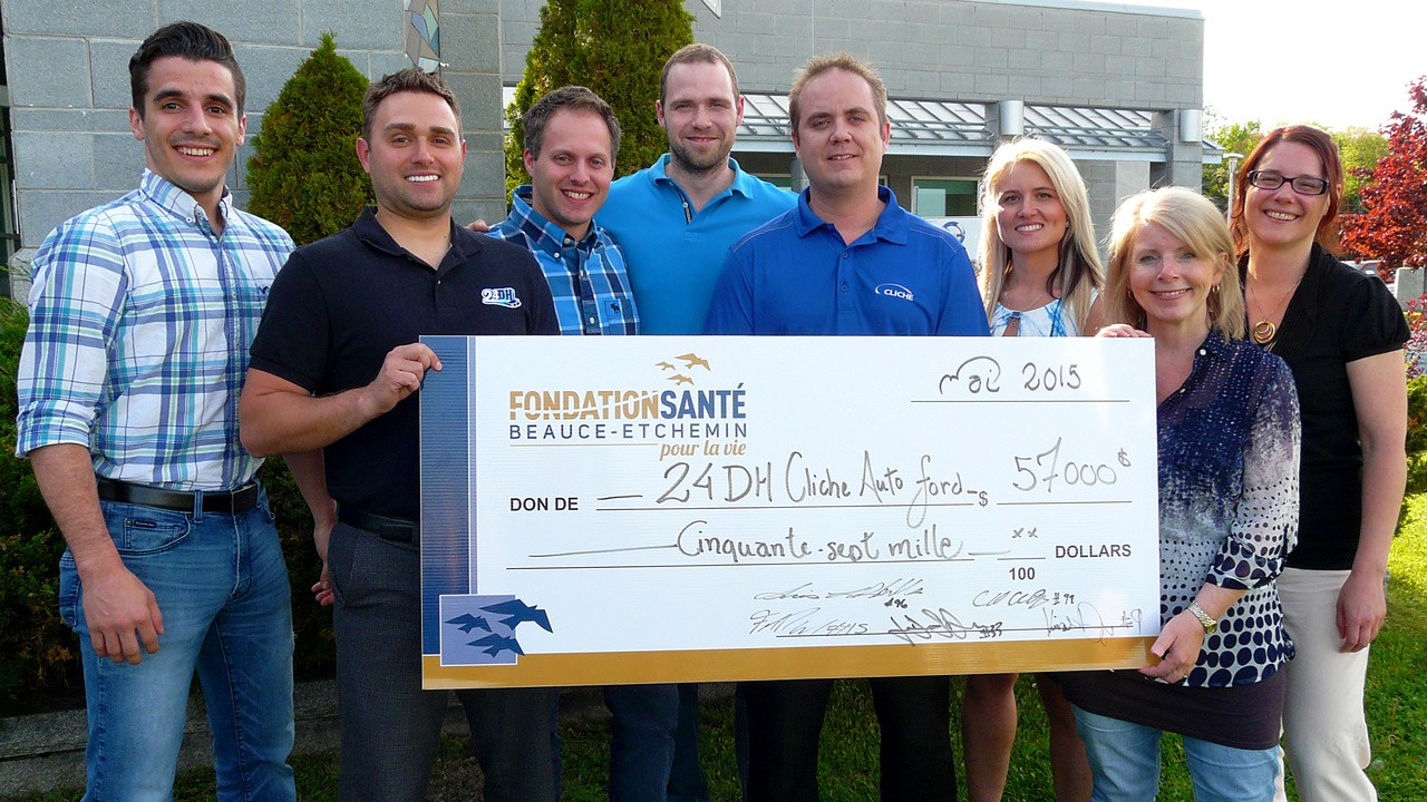 Sur la photo de gauche à droite: les organisateurs du 24 DH Jean-Daniel Drouin, François Dupuis, Vincent Doyon, Louis Larochelle, Carl Breton, ainsi que Françoise Giguère (Administratrice pour la Fondation Santé Beauce-Etchemin), Andréanne Huot (Infirmière) et Marie-France Faguy (Coordonnatrice à la direction du programme Famille-Enfance-Jeunesse)
