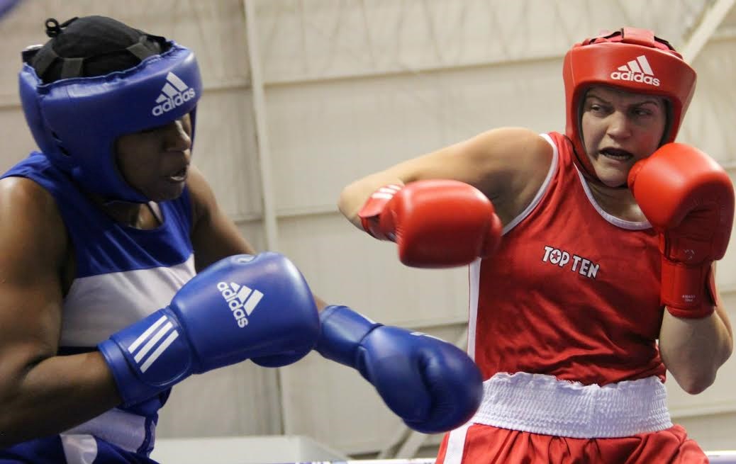 Ariane Fortin (en rouge) vise la médaille d'or aux Jeux panaméricains de Toronto