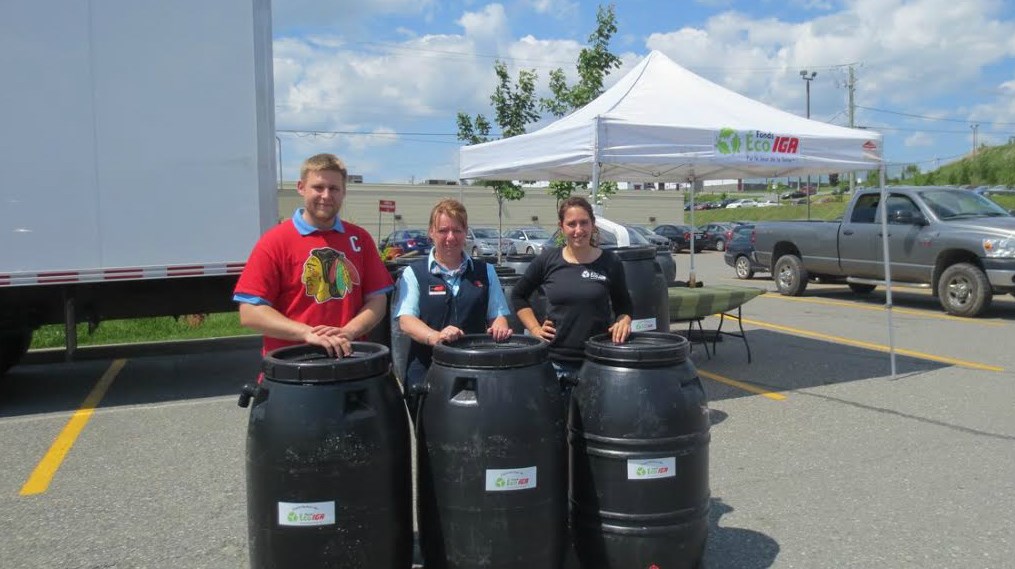 M. Alex Champagne, commis à l'emballage au IGA extra, Sainte-Marie; Mme Nancy Perreault, assistante gérante aux caisses du IGA extra, Sainte-Marie; Mme Lana Beheit, agente de sensibilisation en environnement.