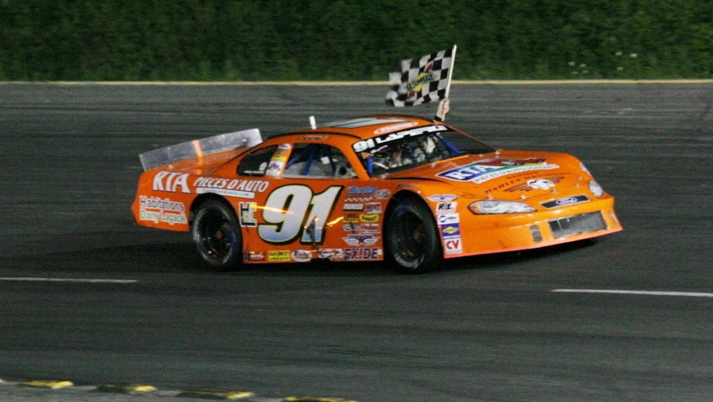 Hamlin se fait voler la vedette par Laperle et Lessard