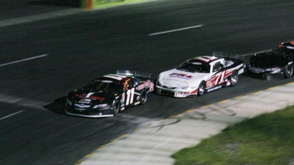 Hamlin se fait voler la vedette par Laperle et Lessard