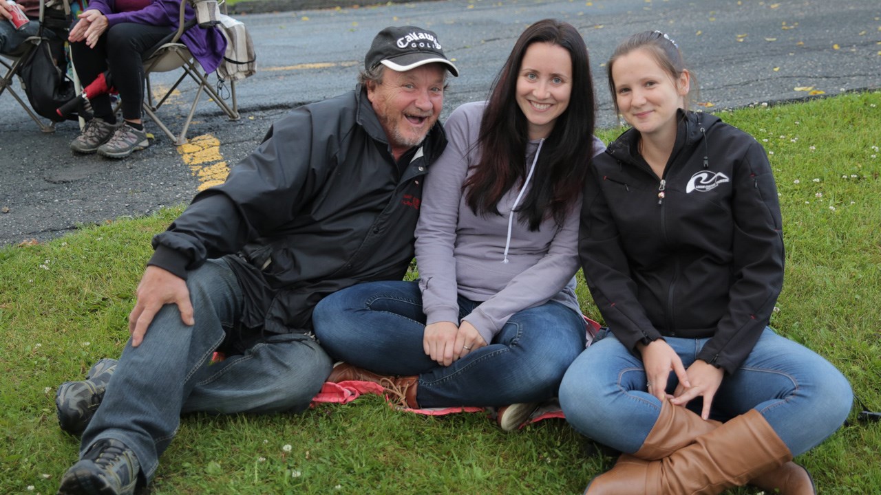 La pluie cède sa place au spectacle lors de la fête du Canada à Saint-Georges