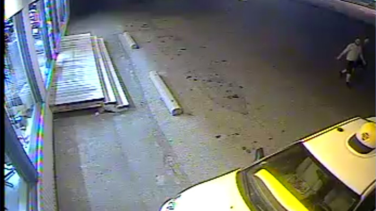 La SQ recherche deux hommes pour un vol commis chez NAPA Pièces d'auto à Saint-Georges