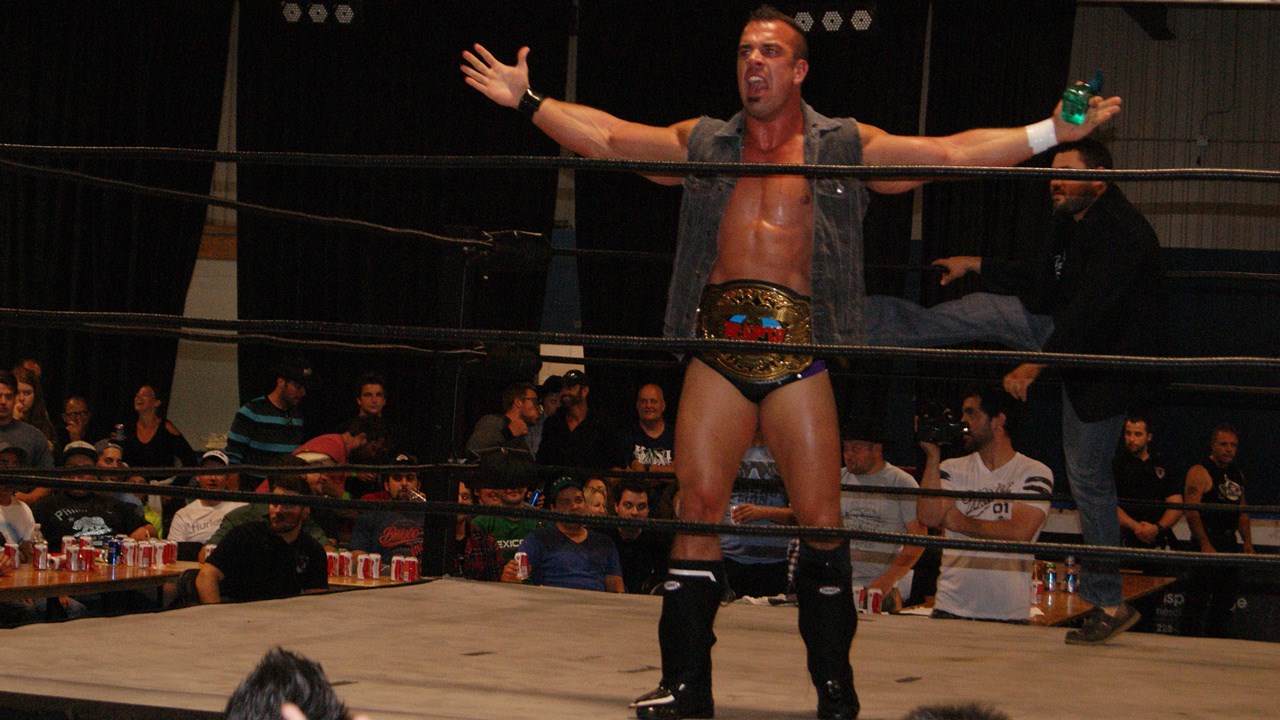 Le champion de la NSPW, Marko Estrada