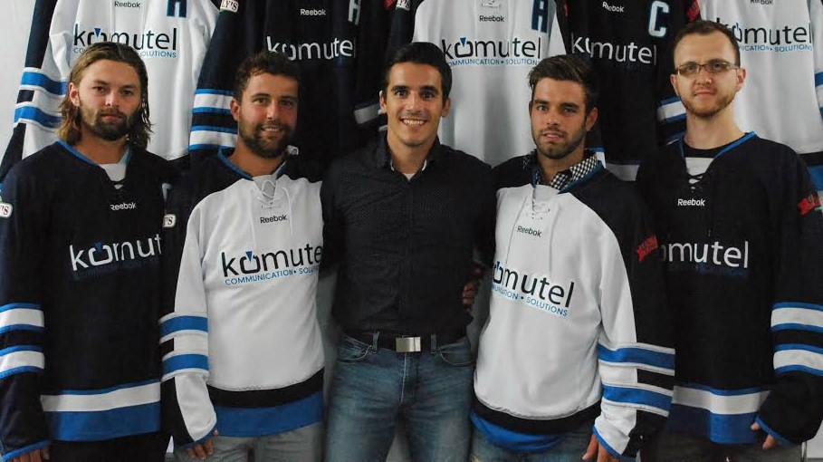 Maxime Giguère,Éric-Alexandre Roy, Jean-Daniel Drouin, Bobby Poulin et Mathieu Lachance. (Absent sur la photo, Marc-Antoine Perron-Rousseau)
