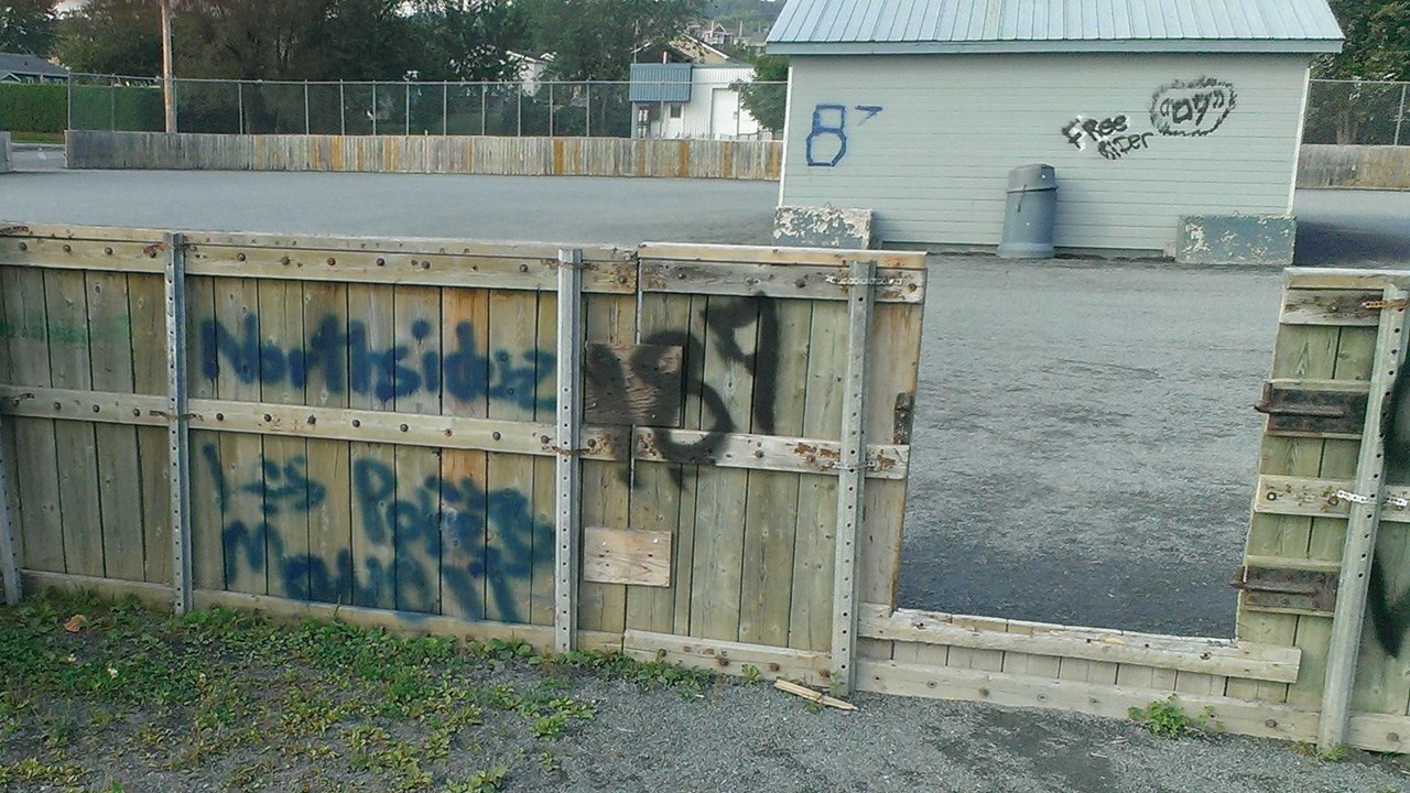 Des malfaiteurs vandalisent le parc Pomerleau et le quai du barrage Sartigan