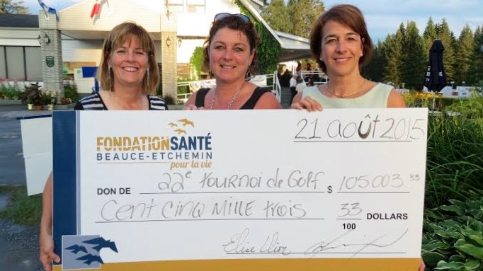 De gauche à droite: la présidente du comité organisateur, Lyne Poulin accompagnée par les coprésidentes d'honneur, Manon Veilleux et Élise Dion.