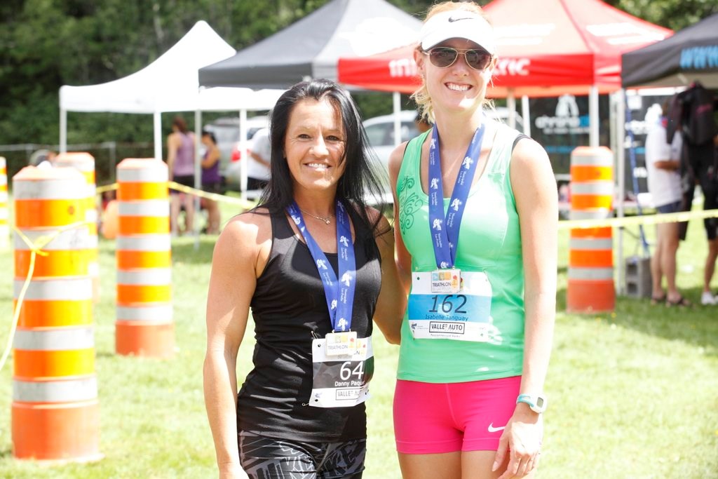 Danny Paquet (à gauche), notre conseillère aux ventes chez EnBeauce.com, a terminé première au duathlon individuel avec un temps de 1h27 :31.