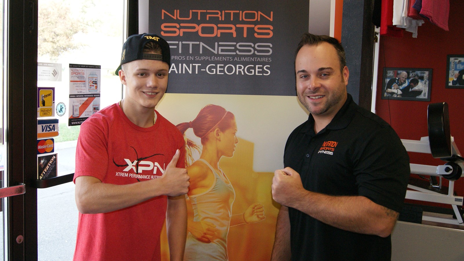 Le boxeur Thomas « The Ghost » Chabot et Éric Gosselin du Nutrition Sports Fitness de Saint-Georges.