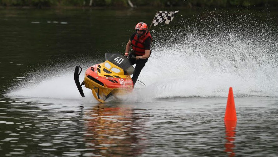 Le pilote Michaël Rodrigue en pleine action