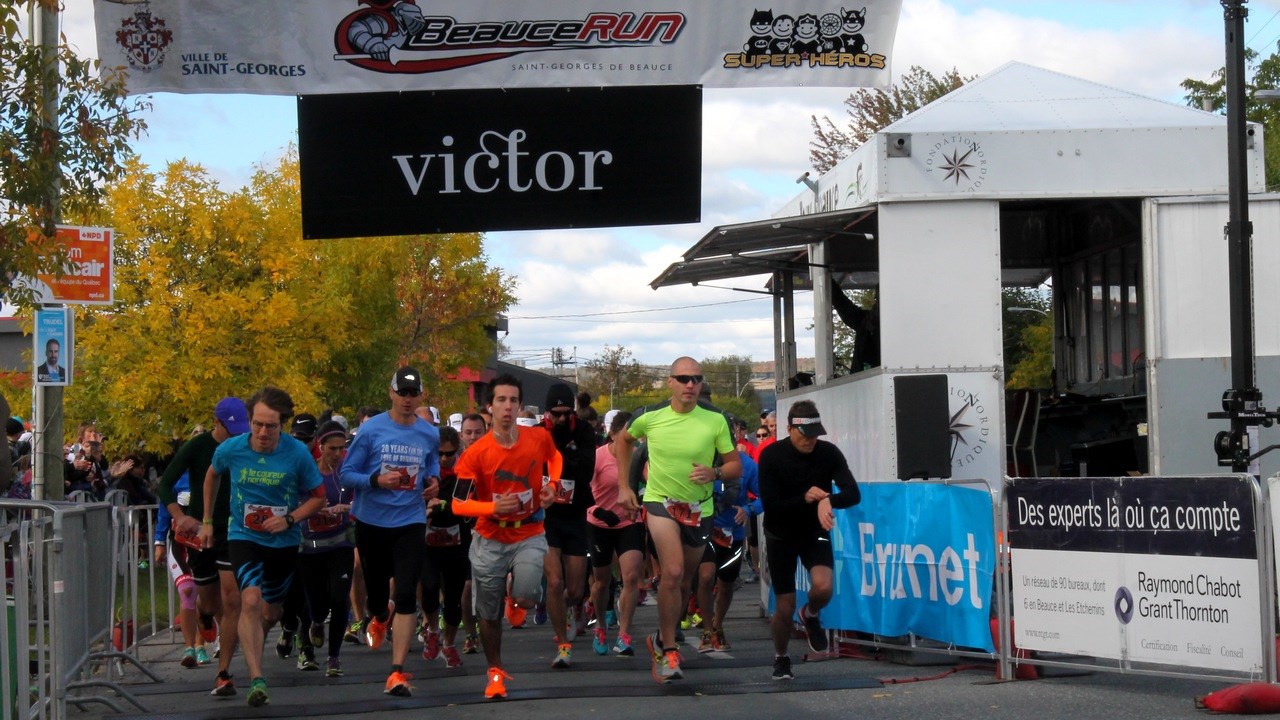 La Beaucerun qui avait lieu ce samedi 3 octobre a réuni plus de 1000 participants. Il s'agissait de la troisième édition. Sur la photo : départ du 21 km.